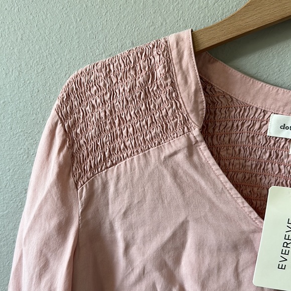 NWT Cloth + Stone EVEREVE Pink Champagne V Neck Smocked Blouse Medium - Picture 5 of 12